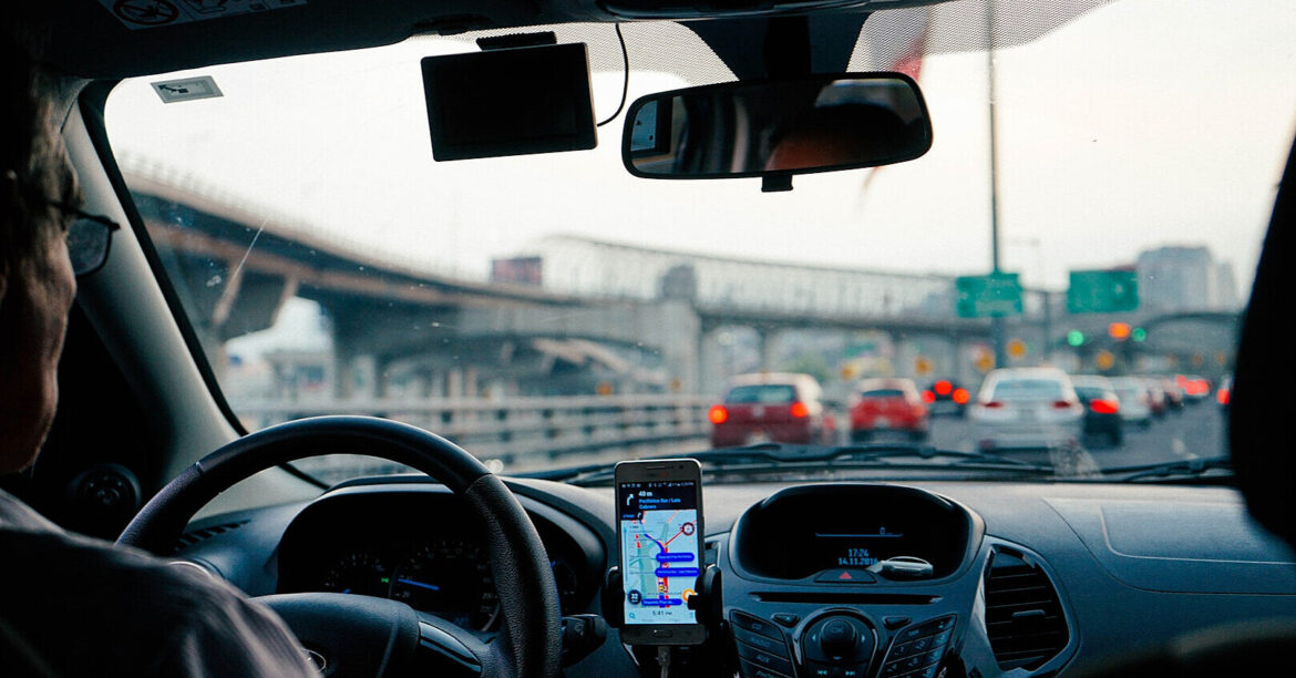 Платформи таксі хочуть отримати дозвіл на роботу у Києві в комендантську годину