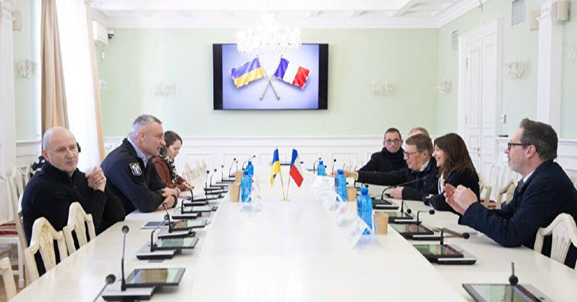 Мерія Парижа передає Києву 8 потужних генераторів – Кличко