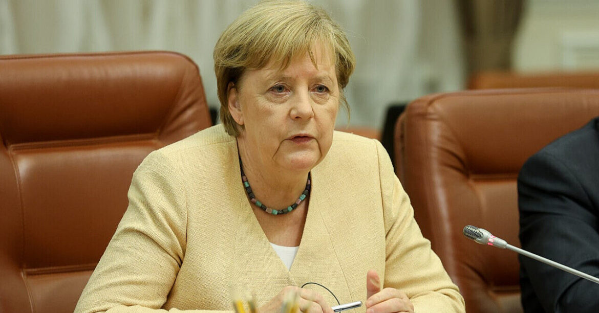 Меркель вперше після відставки візьме участь у конференції своєї партії