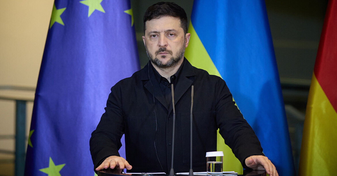 Зеленський відповів, чи буде звільняти Залужного після скандального інтерв’ю