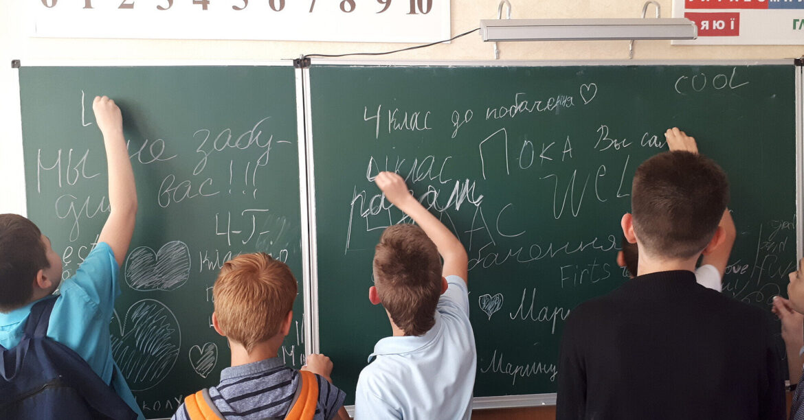 В Україні посилили контроль за учнями: як тепер школи звітуватимуть поліції