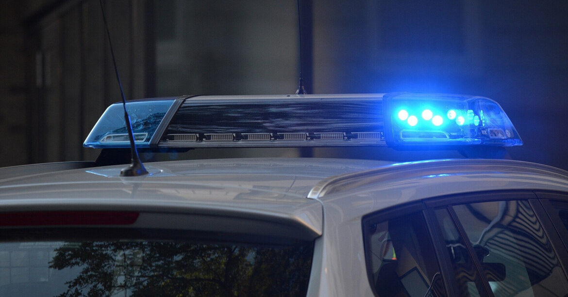 На Буковині невідомий кинув вибухівку в поліцейське авто: є поранені