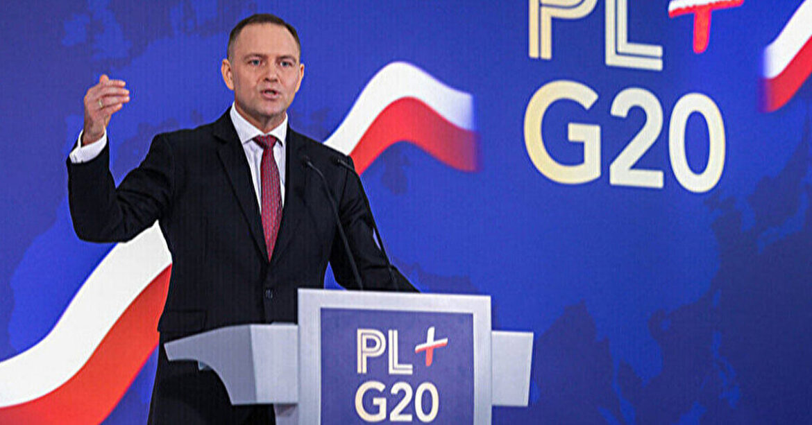 Навроцький підписав закон про амністію для поляків, що воюють в Україні