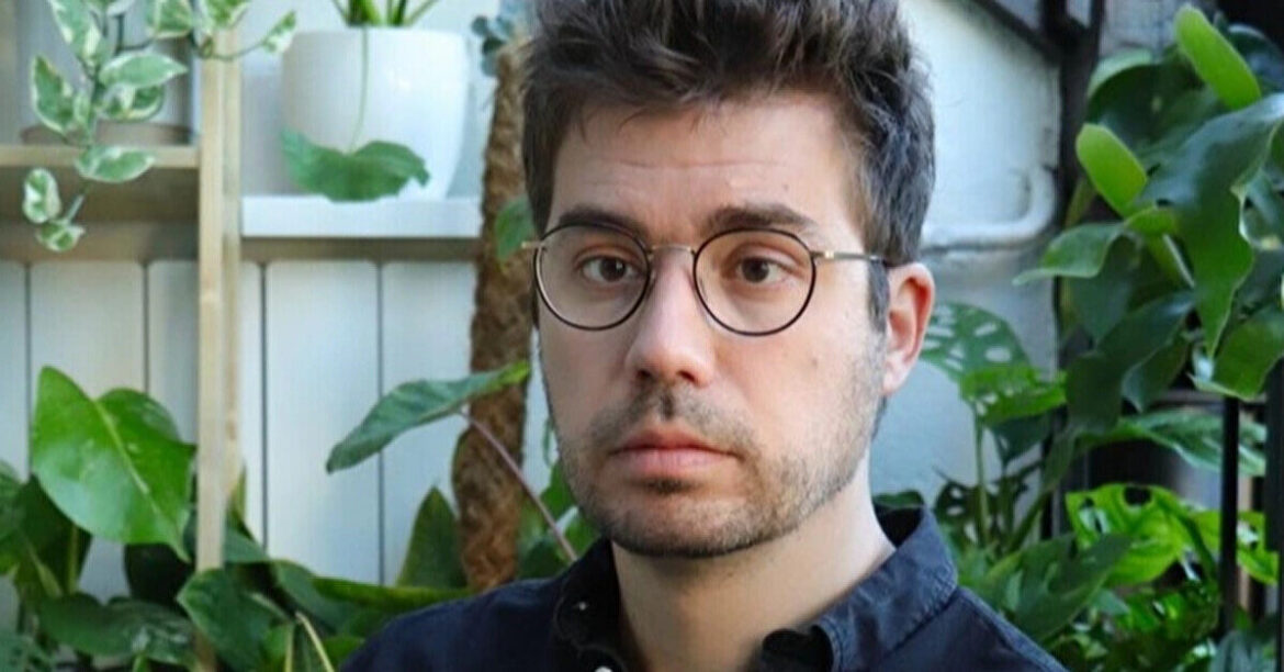 Угорський журналіст звинуватив спецслужби у шпигуванні за ним