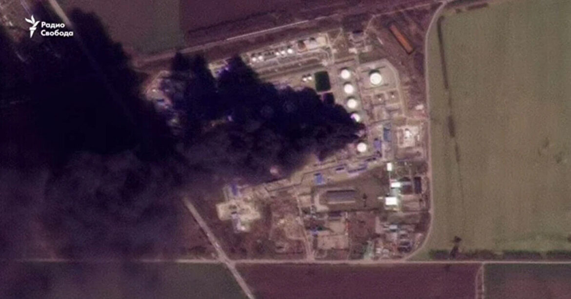 ЗМІ показали вигорівші резервуари після удару по нафтобазі в Краснодарському краї РФ