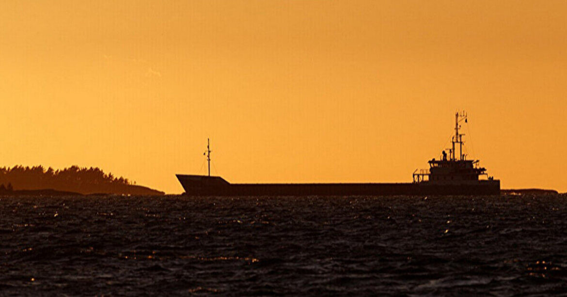 Bloomberg: танкер з російською нафтою прямує на Кубу