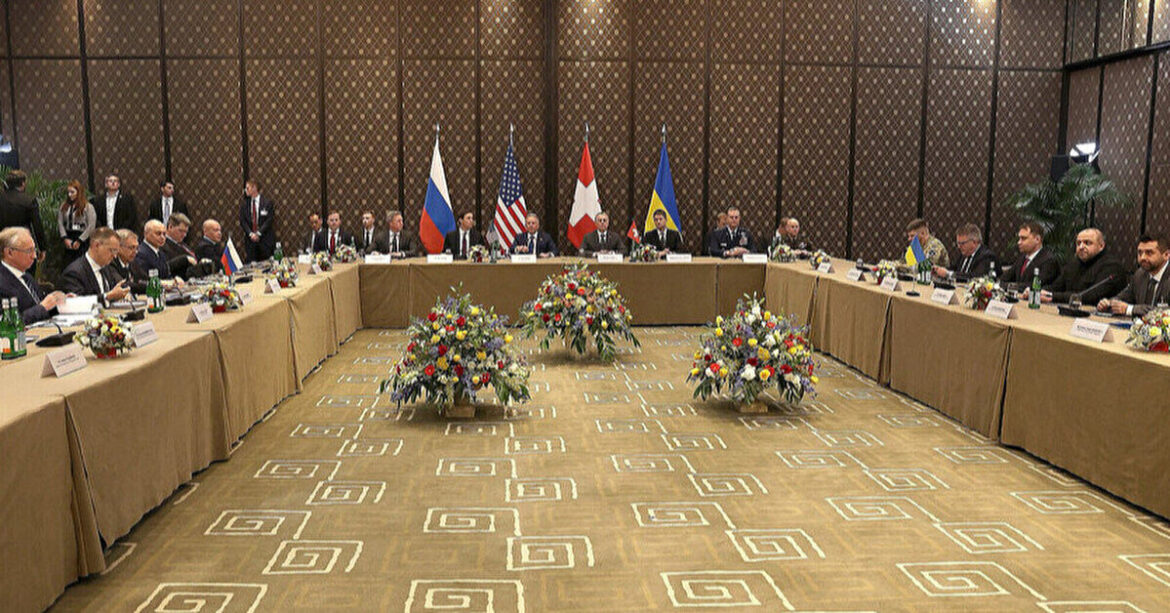 Bloomberg: Росія планує вийти з переговорів, якщо Україна не погодиться віддати Донбас