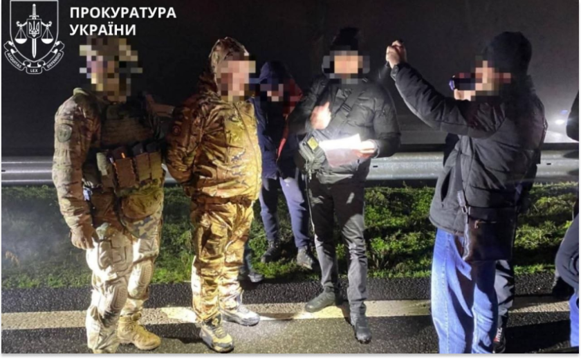 Втеча з військової частини за 2,5 тисячі доларів: на Дніпропетровщині судитимуть двох осіб, які сприяли дезертирству
