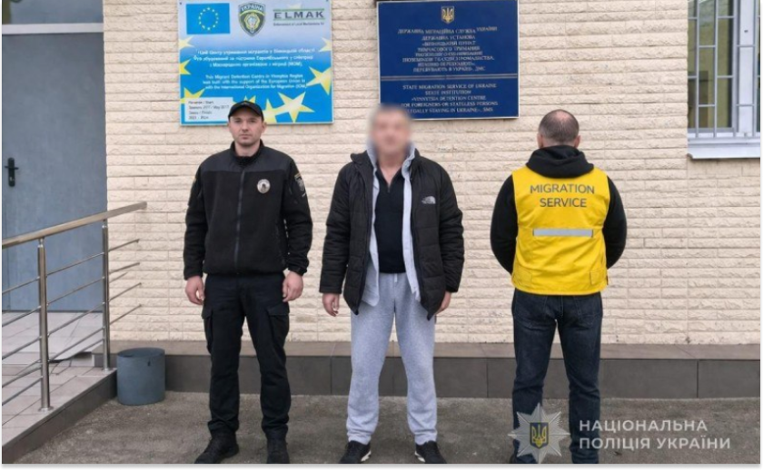 Нелегальне перебування завершилося депортацією: із Запоріжжя видворили іноземця