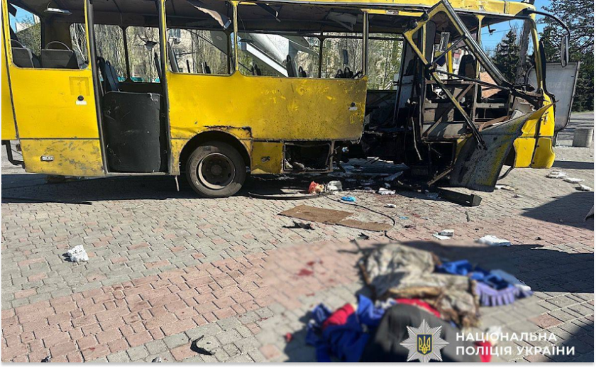 Зеленський відреагував на атаку дрона по автобусу в Нікополі: є загиблі та поранені