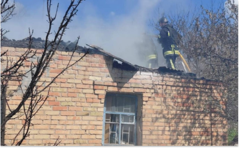 Пошкоджена адміністративна будівля, агрофірма та газогін: безпекова ситуація на Дніпропетровщині станом на вечір 15 квітня