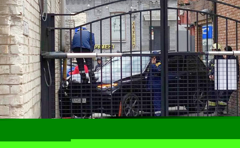 У Дніпрі водій BMW врізався в житловий будинок: пошкоджено газову трубу