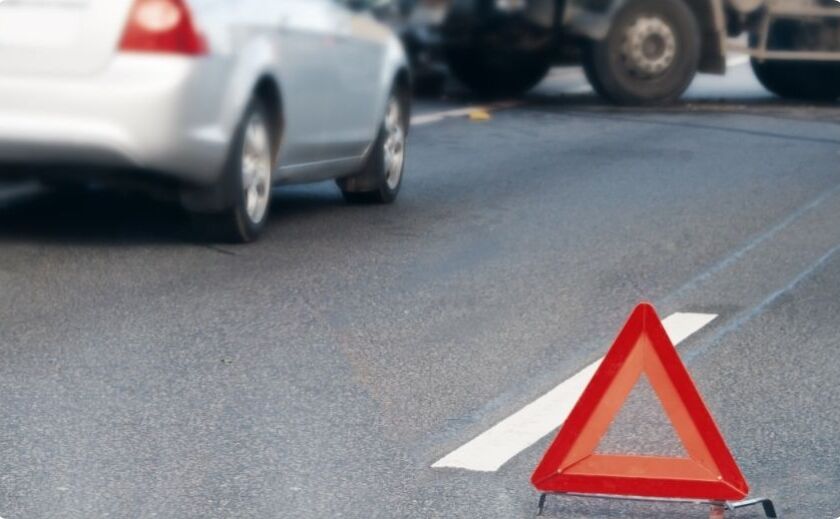 На трасі Дніпро–Павлоград сталася ДТП за участю Renault та Mercedes