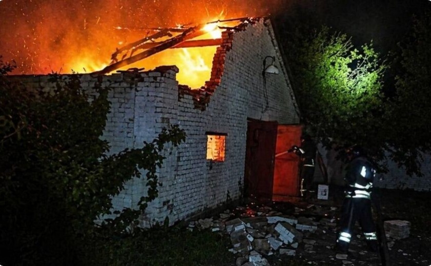 На Нікопольщині через удари дронів зайнялися АЗС та житлові будинки: безпекова ситуація в області станом на ранок 30 квітня