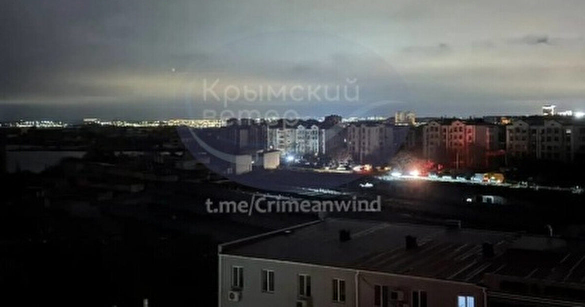 У Криму масштабна атака дронів спричинила масові відключення світла