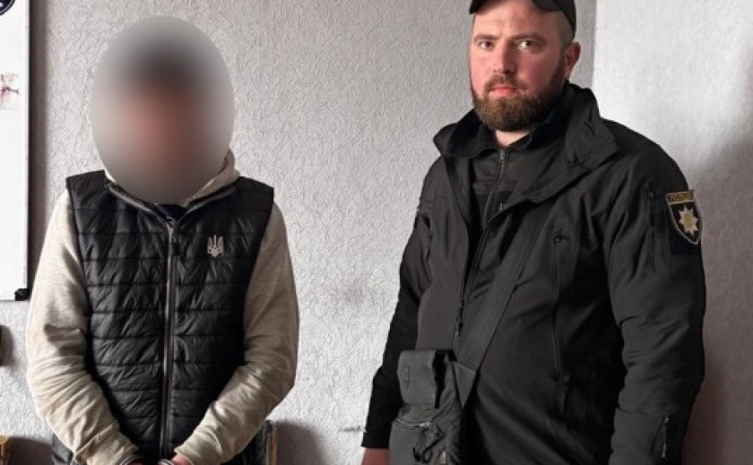 Поліцейські Синельниківщини затримали грабіжника за напад на жінку в електропоїзді