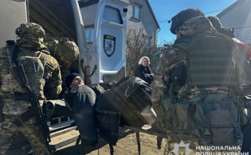 Евакуація попри небезпеку: з прифронтових громад Нікополя «Білі янголи» евакуювали понад 30 мешканців, серед них діти та маломобільні громадяни