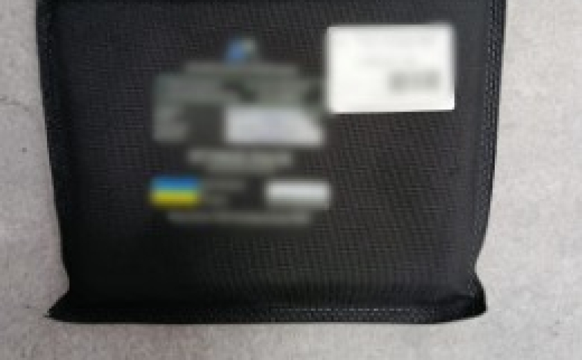 Брав речі у магазині, не сплативши їхню вартість: у Павлограді затримали чоловіка за фактами шахрайства та підроблення документів