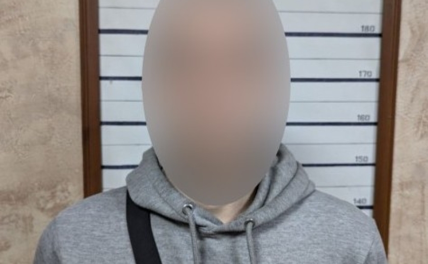 Побив та пограбував неповнолітнього: поліцейські Кам’янського затримали зловмисника