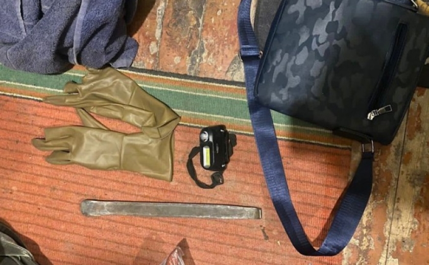 Викрали автомобіль зі стоянки за допомогою евакуатора: у Дніпрі повідомили про підозру двом чоловікам