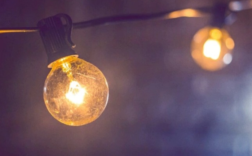 Де в Камянському 10 квітня вимикатимуть світло через профілактичні роботи: адреси