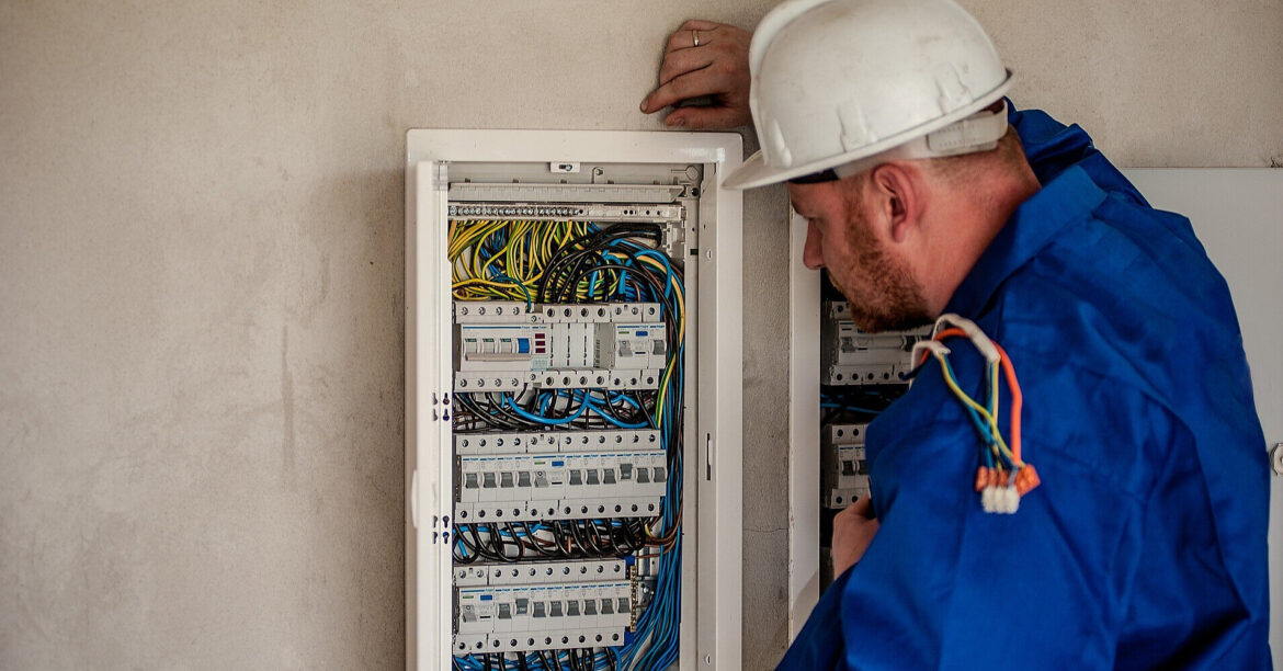 В “Укренерго” розповіли про відключення світла для населення на 9 квітня