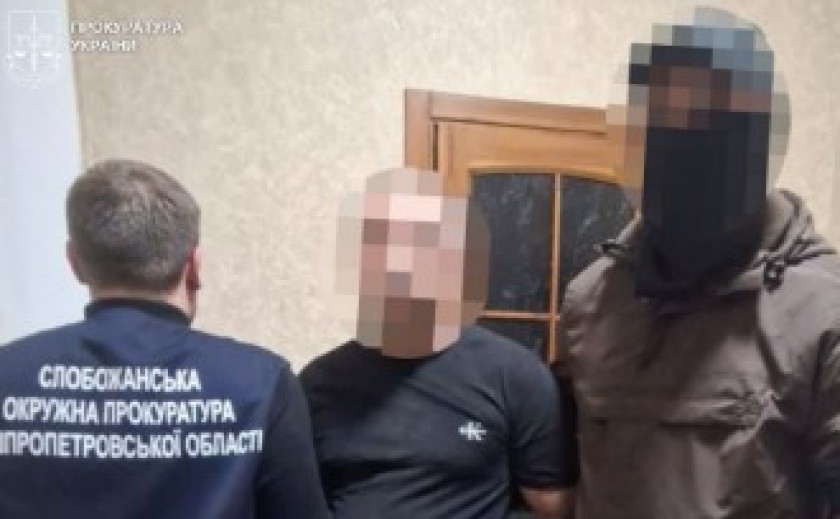 Обіцяв за $8 тисяч переправити за кордон: у Дніпрі викрито незаконну схему