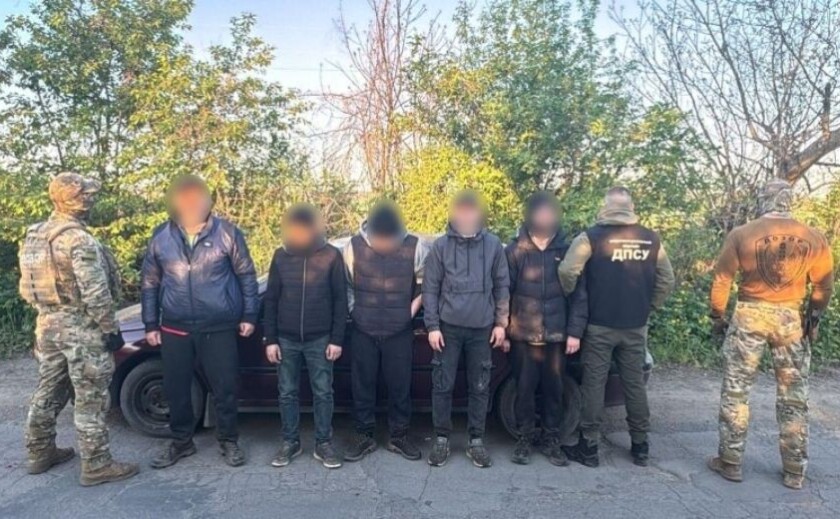 Прикордонники затримали п’ятьох чоловіків, які намагалися незаконно виїхати до Молдови: серед втікачів житель Дніпропетровщини