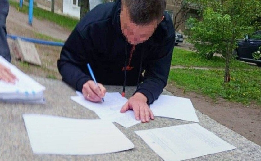 Вимагав $80 тисяч за «м’яку» підозру для нотаріуса: експрокурору Слобожанської окружної прокуратури повідомили про підозру