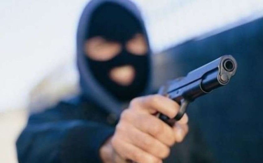 На Дніпропетровщині озброєні люди у камуфляжі увірвались на підприємство: подробиці