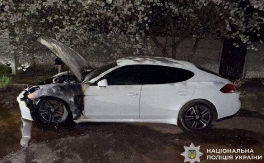 У Кривому Розі поліцейські повідомили про підозру 32-річному чоловіку за підпал автомобіля