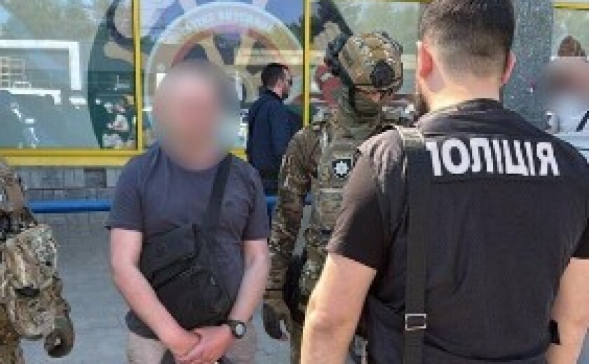 Організував незаконний перетин військовозобовʼязаних через кордон поза пунктами пропуску: поліцейські Дніпра повідомили про підозру фігуранту