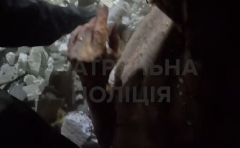Ворог вкотре вдарив по Запоріжжю: з-під завалів деблокували жінку