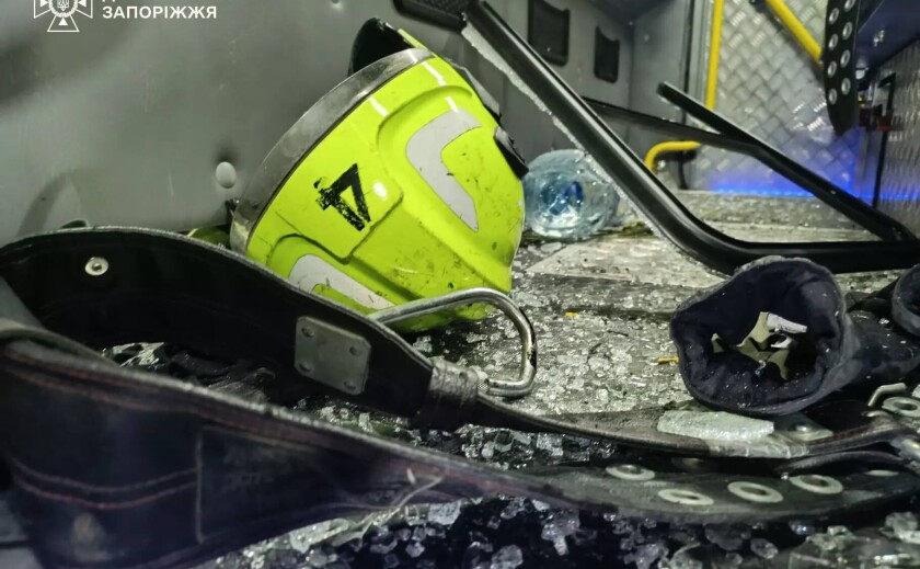 У Запоріжжі під час повторної атаки росіяни пошкодили пожежний автомобіль