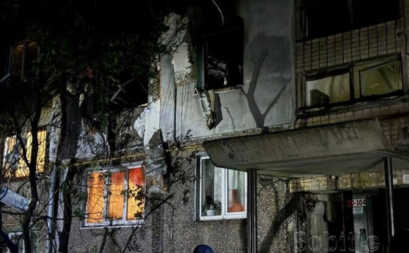 У Кам’янському внаслідок ворожого удару поранено трьох людей та пошкоджено житлові будинки