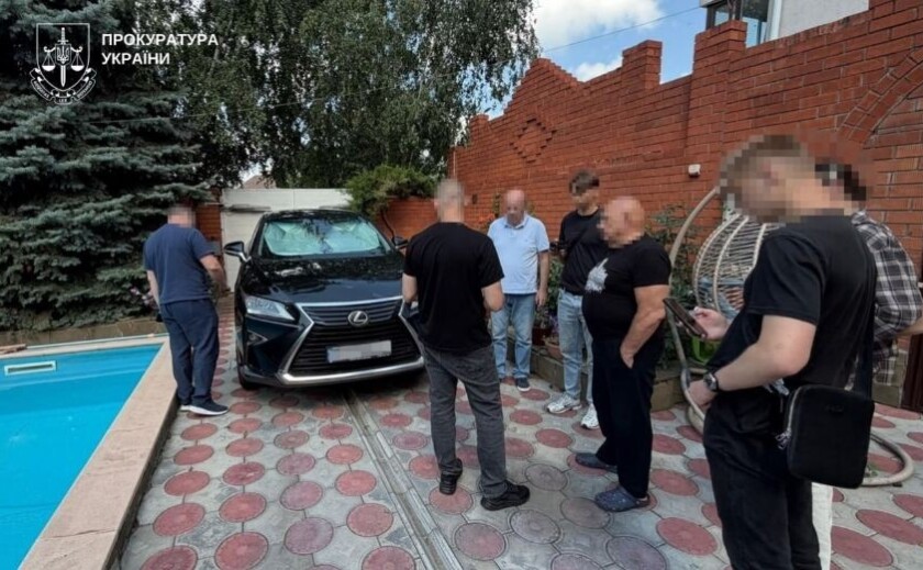 Виманили у знайомого 600 тисяч євро під виглядом інвестицій: на Дніпропетровщині викрито двох шахраїв