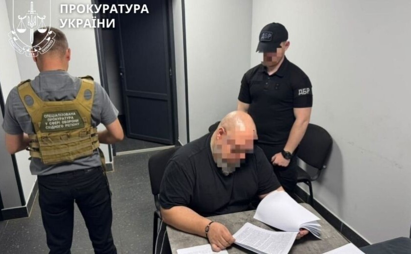 Понад 2,35 млн грн незаконних бойових виплат: повідомлено про підозру двом посадовцям медслужби та військовослужбовиці