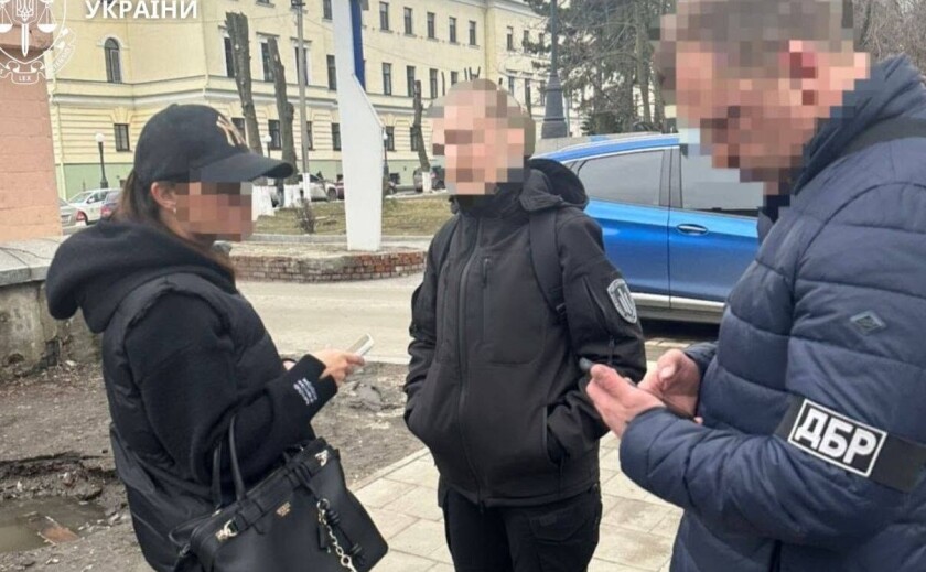 20 тис. доларів за уникнення мобілізації: на Дніпропетровщині судитимуть військовослужбовицю