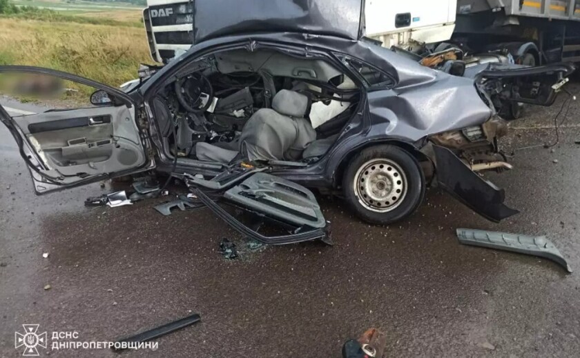 У Криворізькому  районі фура розчавила легковик: загинув 25-річний водій