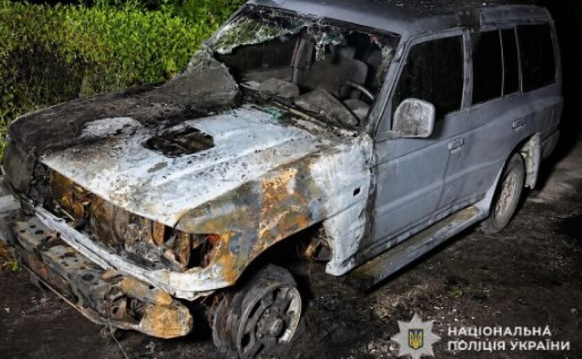 Поліція Дніпра спільно з СБУ затримали 16-річного підозрюваного у підпалі двох автомобілів