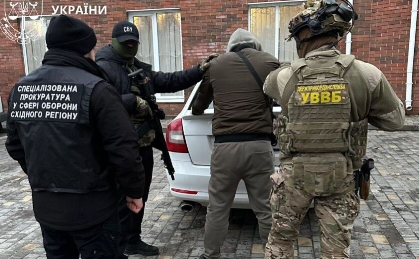 Збували наркотики серед цивільних та військових: на Дніпропетровщині судитимуть організовану групу