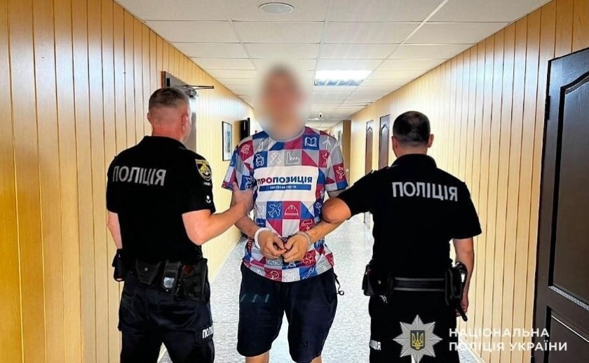 У Дніпрі 18-річного юнака затримали за пограбування продавчині