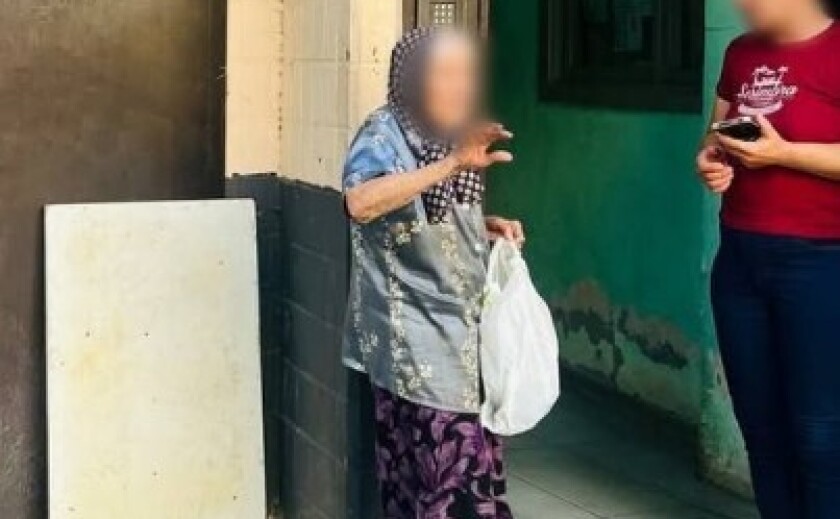 У Дніпрі патрульні повернули рідним дезорієнтовану бабусю, яка блукала містом