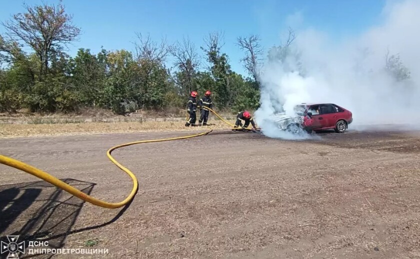 У Синельниківському районі надзвичайники ліквідували займання легкового автомобіля
