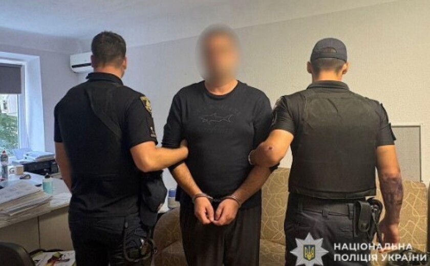 Пограбування у підʼїзді: слідчі Дніпра повідомили про підозру зловмиснику