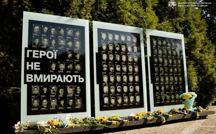 У Дніпрі у День Незалежності вшанували полеглих Героїв