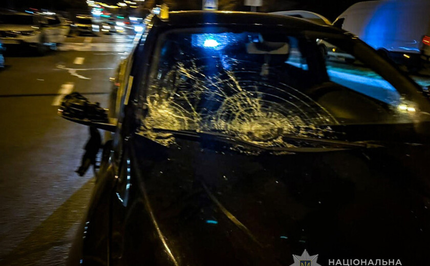 У Запоріжжі водій Renault наїхав на чоловіка та неповнолітню дівчину: подробиці ДТП