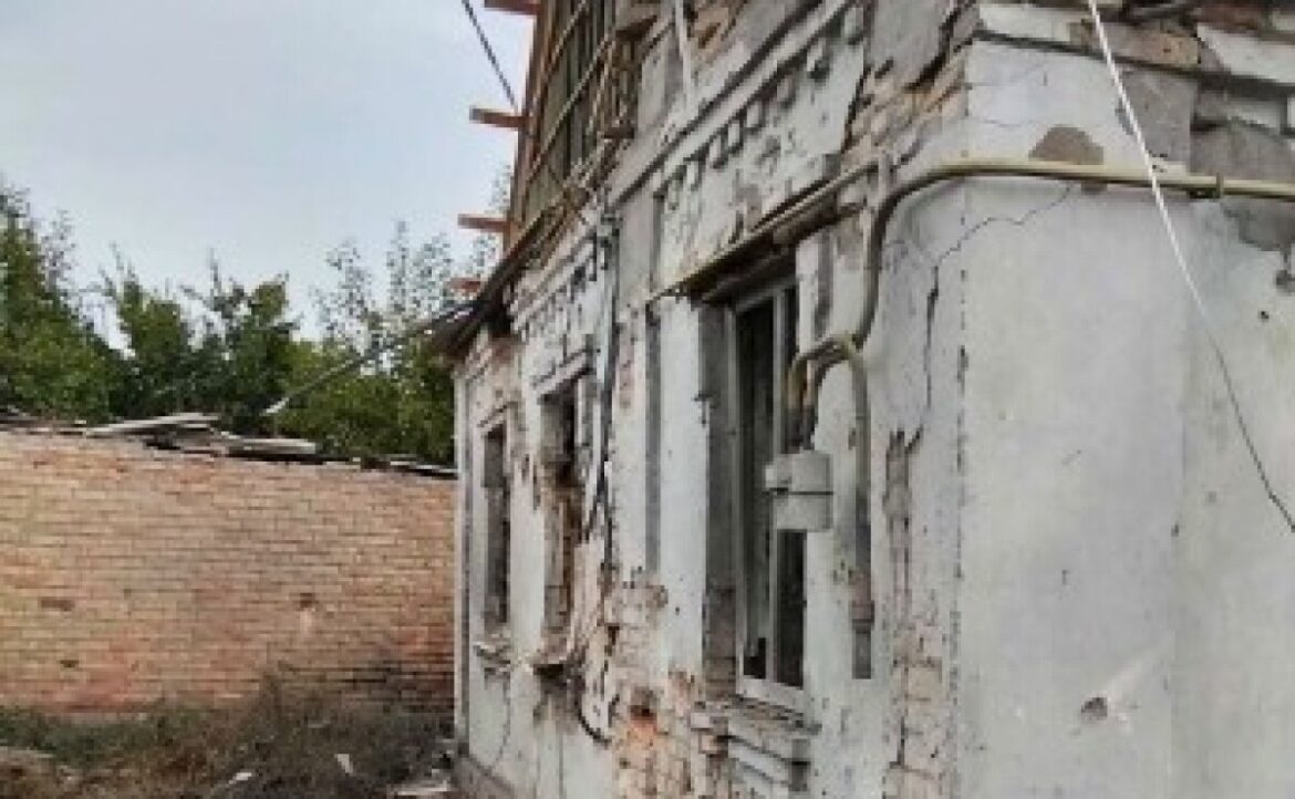Впродовж доби ворог атакував цивільну інфраструктуру Дніпропетровської області: пошкоджено підприємство, заклади освіти, житлові будинки