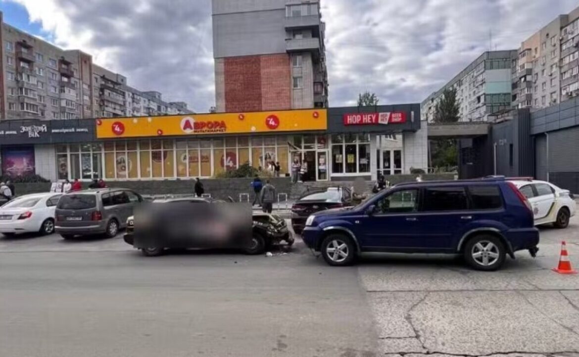 У Дніпрі п’яний водій не впорався з маневром на парковці та спричинив ДТП