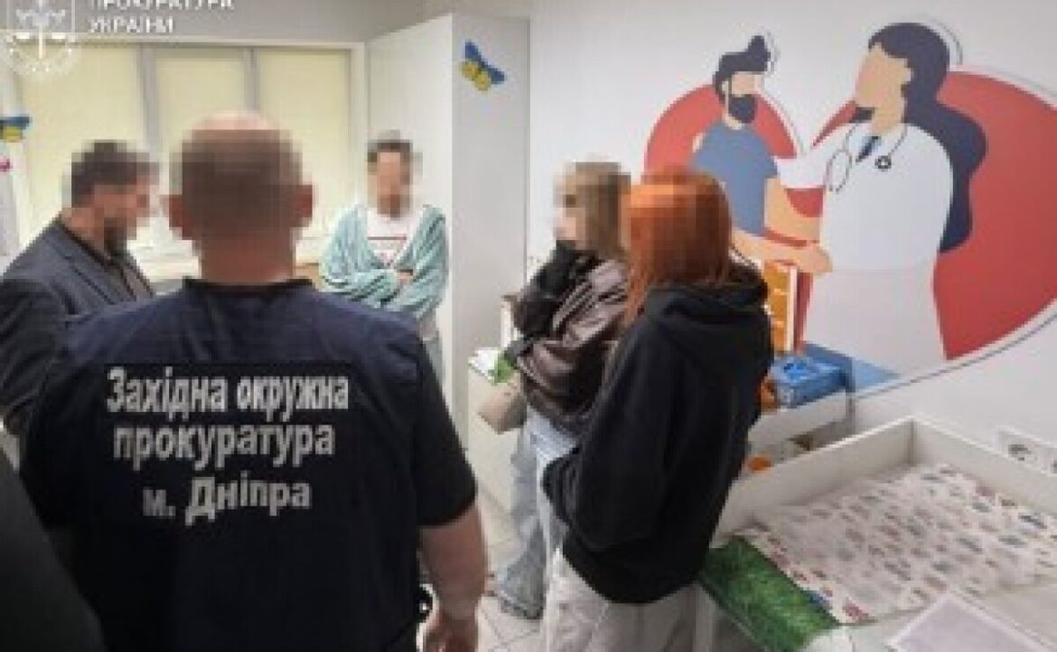 $18 тис. за операцію на хребті та інвалідність: у Дніпрі затримали лікарку, яка організувала схему ухилення від мобілізації